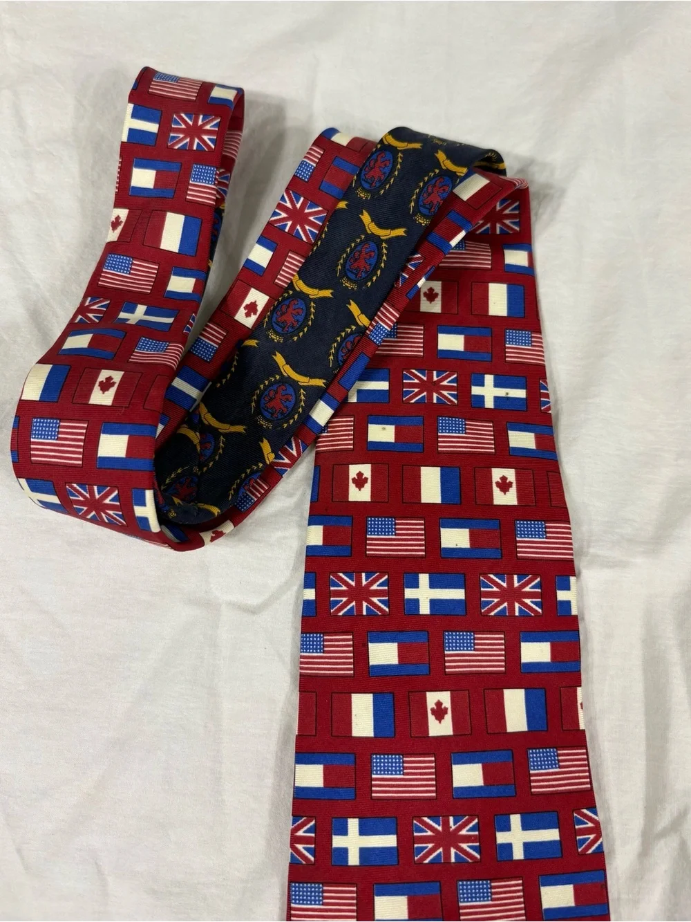 Tommy Hilfiger Mens Red Flags Print Made In USA Silk Tie